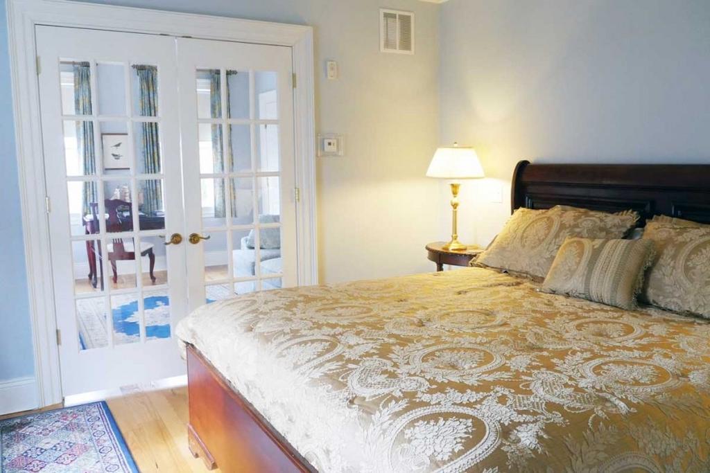 Inn Compass Rose